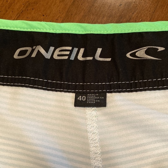 O’NEILL Mens Board Short - size 40” waist - Picture 10 of 13